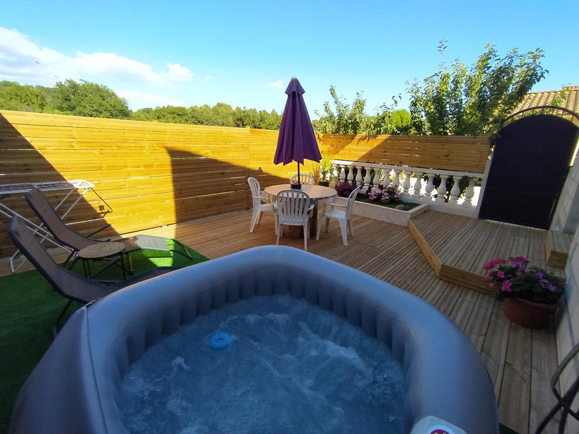 Studio Cosy Avec Terrasse Et Jacuzzi A Disposition De Mai A Aout Rians  エクステリア 写真