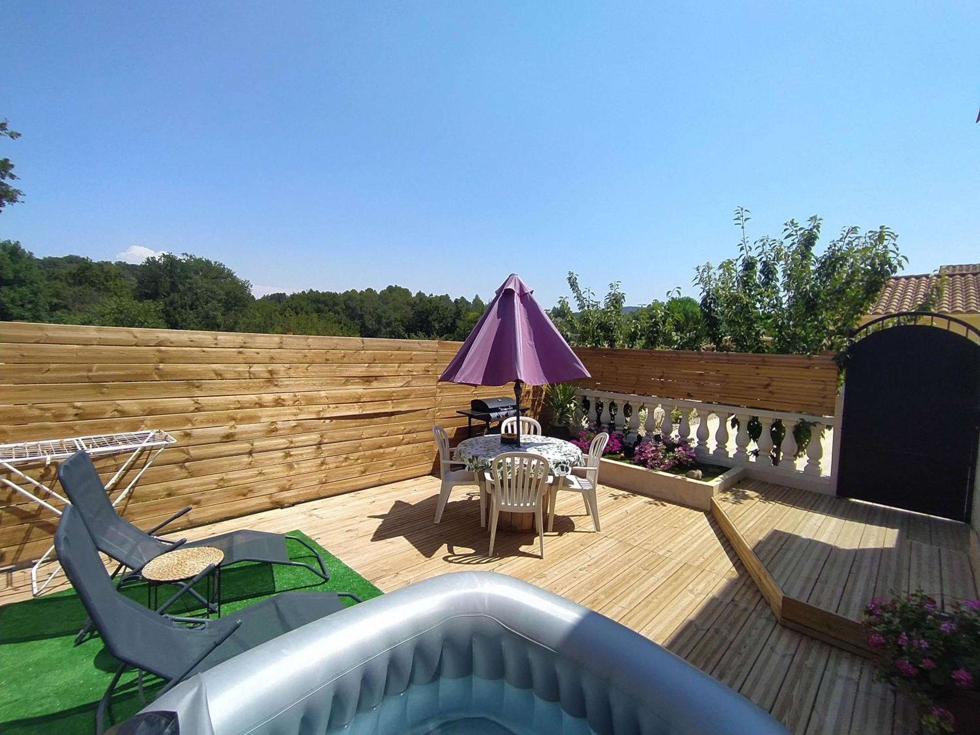 Studio Cosy Avec Terrasse Et Jacuzzi A Disposition De Mai A Aout Rians  エクステリア 写真